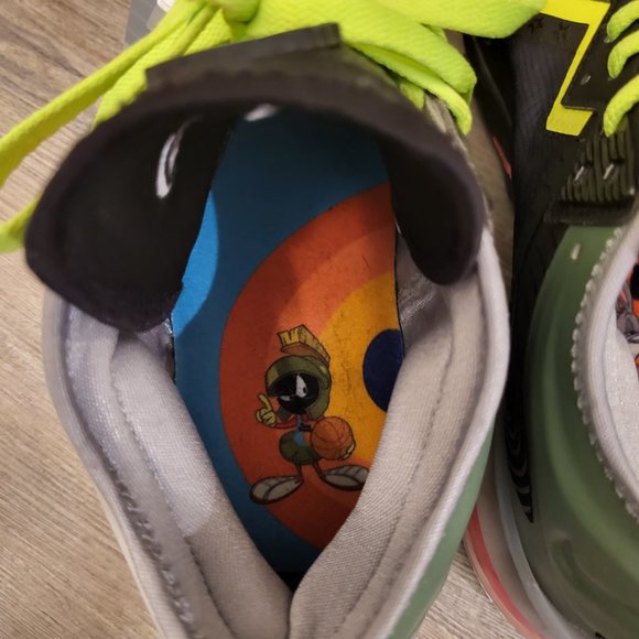 Nike LeBron XVIII 18 Low Space Jam Bugs vs Marvin - Picture 14 of 16
